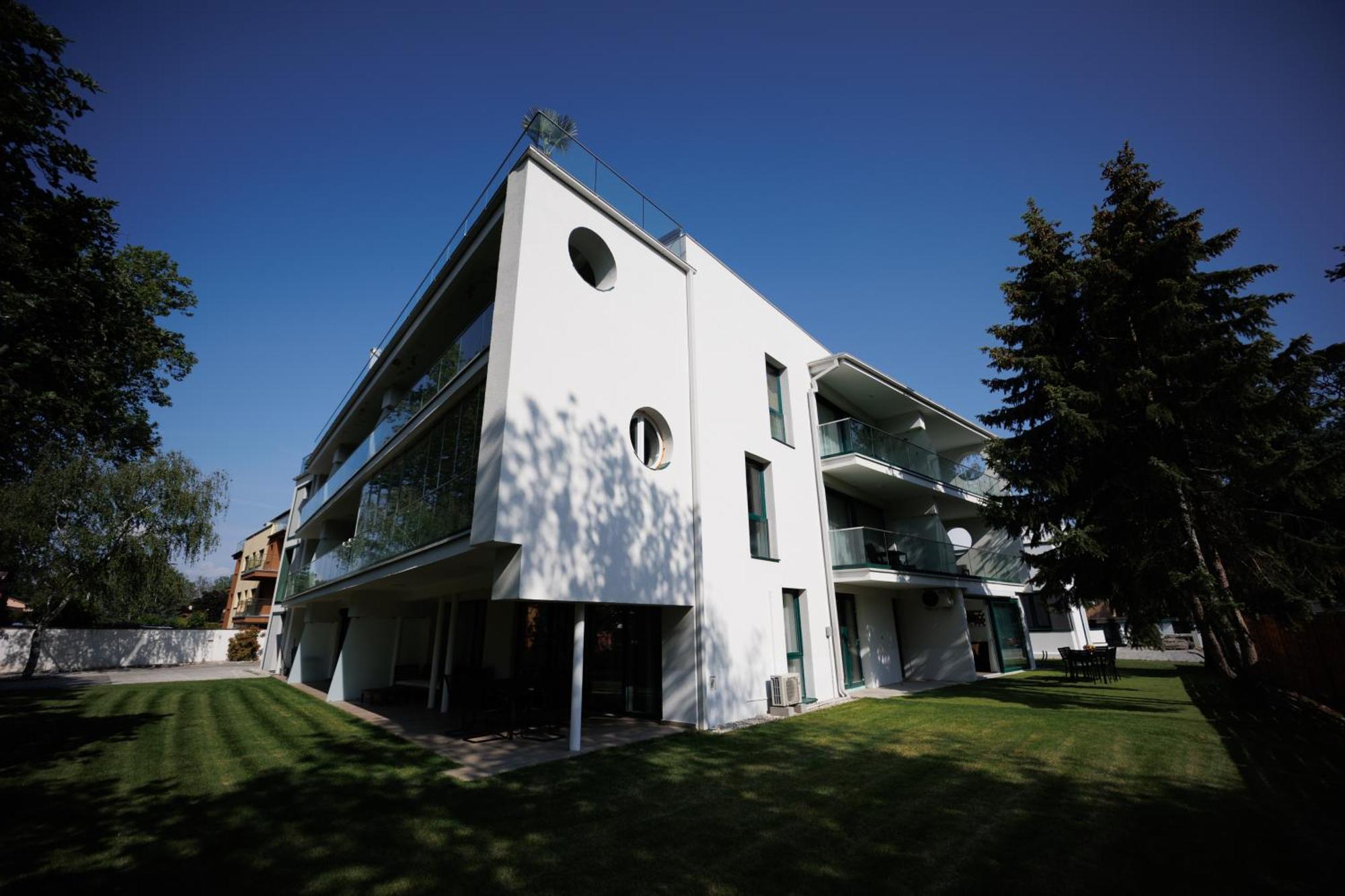 Villa Bauhaus Wellness Apartman Fsz. 1 Siófok Buitenkant foto